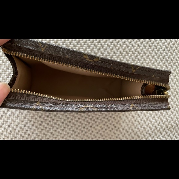 Authentic Louis Vuitton Toiletry Pouch 15 Monogram - Picture 9 of 14
